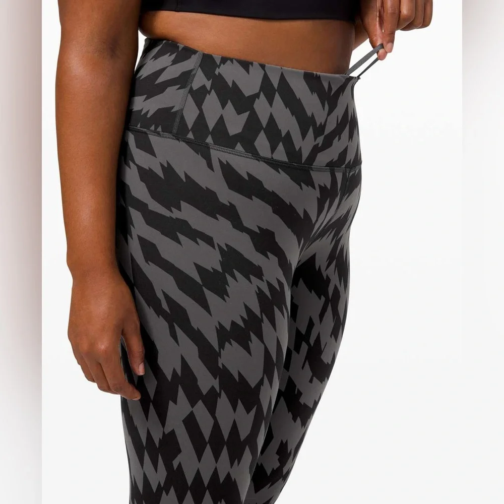 Women’s Lululemon Wunder Train HR Tight 25